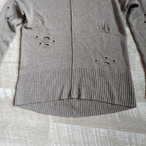 autumn cashmere Distressed Crew Neck Sweater - Picture 10 of 15